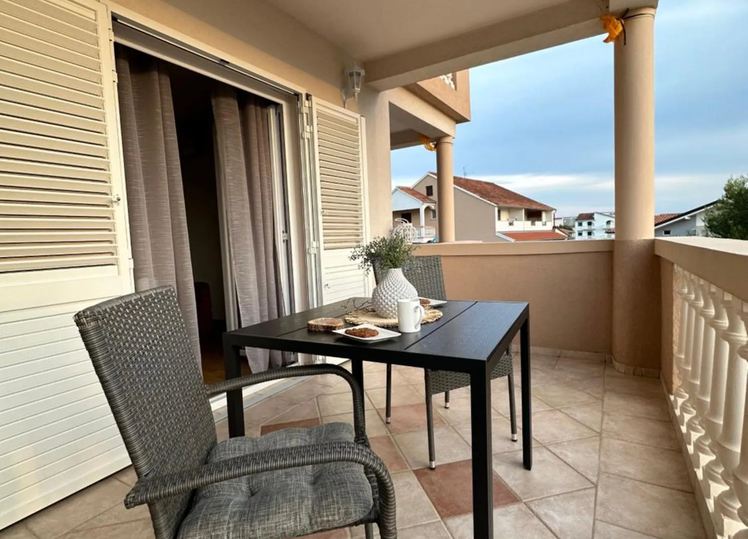 Marela Rooms Drage